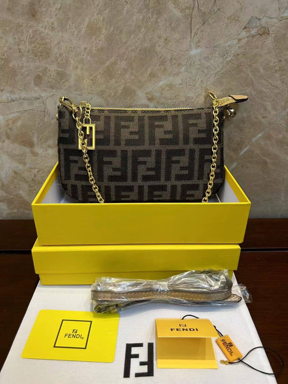 Fendi 

80 dhs✅

with box
🎁🎁🎁

size 22×3×13cm

Zain213
♥️♥️♥️