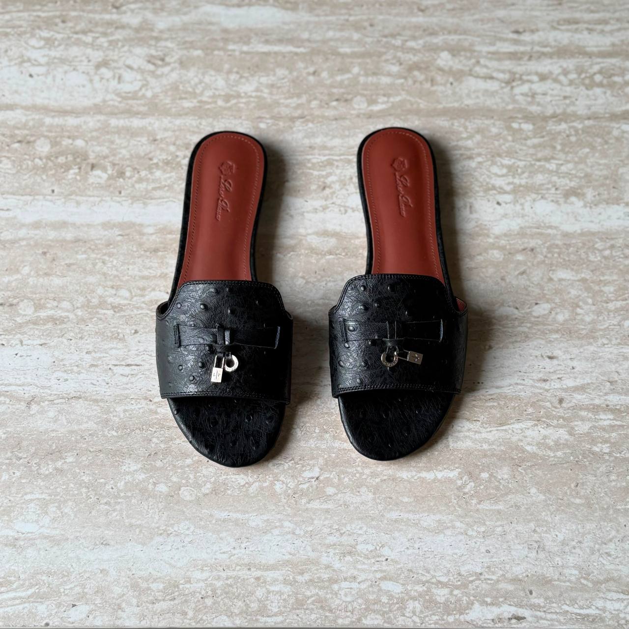 Loro Piana
AA Quality
Size 36 to 41
550 dhs🇦🇪🇦🇪

Zain288
♥️♥️♥️