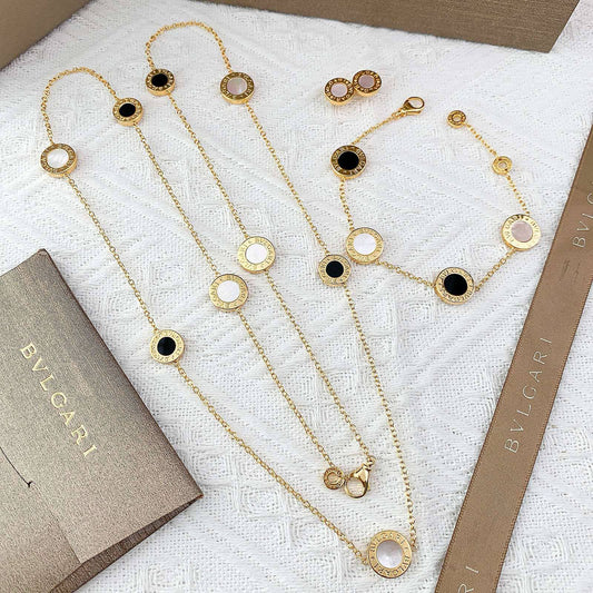 Bvlgari Sets
          Long _Necklace_
           _Bracelet_
           _Earrings_
170 dhs❣️
          _Each_
*Master Quality*✨✅
        _With Box And Paper BAG🎁🛍️

Zain89
♥️♥️♥️