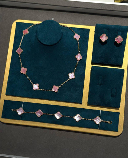 VCA SET 
10 flower necklaces 😍
5 flower bracelet❤️
One flower earring✨
One flower ring 💍 available size👇
6,7,8,9
With normal boxes 🗃️ 
280 dhs✅

With master box 📦 
350 dhs✅

Zain216
♥️♥️♥️