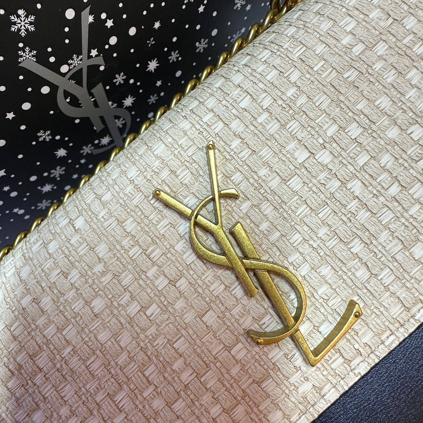 YSL 
RESTOCK GOOD QUALITY 

WITH BOX 
🎁🎁🎁

110 dhs❣️

Zain39
♥️♥️♥️