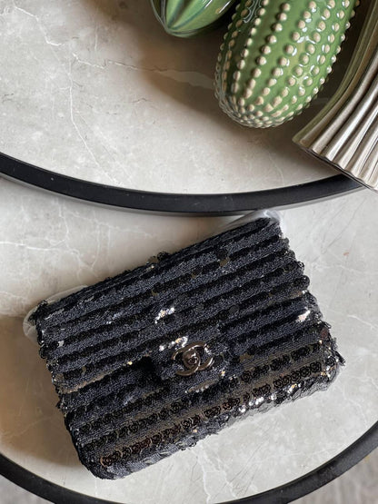 CHANEL ✨
Size: 20Cm 💥
Available original box 📦 
With full packing 🎀🎀
Super high quality 💥💥
For Price 👇 WhatsApp✅
0568585901 
0507557372
0552275751 Owner Zain 👌

Zain283
♥️♥️♥️