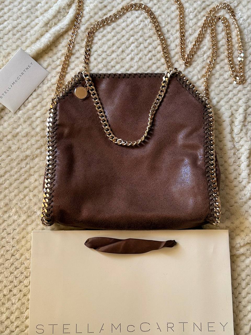 STELLA McCARTNEY
25cm
350 dhs🪙🌨️
Top quality

Zain167
♥️♥️♥️