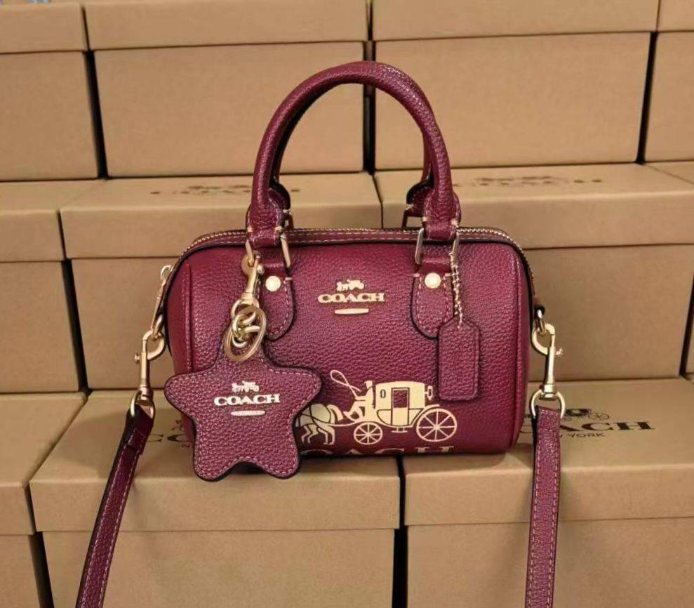 COACH 

COPY ONE 
NEW CAME 

WITH BOX 
🎁🎁🎁

120 dhs✅
20cm

Zain39
♥️♥️♥️