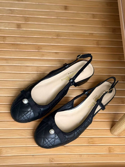 Dior

Size 36 to 42

500 dhs🇦🇪🇦🇪

Zain303
♥️♥️♥️