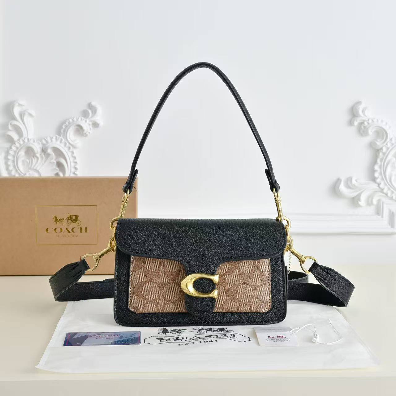 Coach
21cm 

100 dhs✅

Withbox
🎁🎁🎁

Zain143
♥️♥️♥️