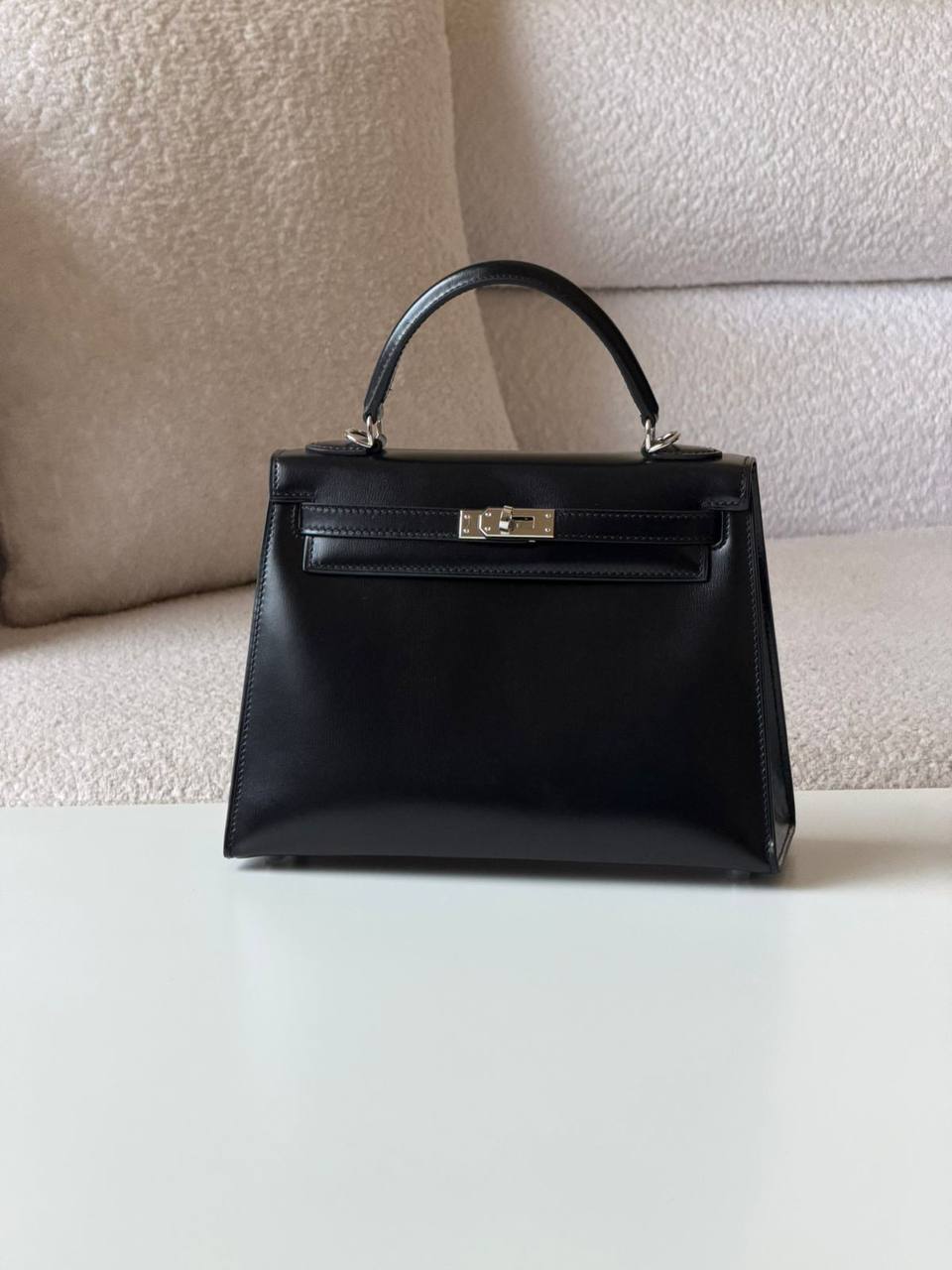 Hermes kelly box 25 cm💥Master quality ✅with box📦
440 dhs💓

Zain52
♥️♥️♥️