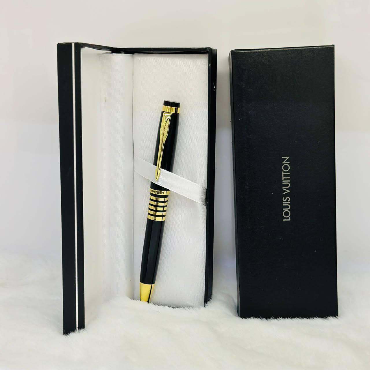 NEW CAME 
PEN
GOOD QUALITY👌
35 dhs💓
WITHBOX

Zain40
♥️♥️♥️