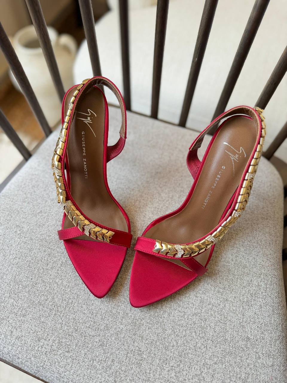 Giuseppe Zanotti
𝑽𝑰𝑷 𝑸𝒖𝒂𝒍𝒊𝒕𝒚
𝑺𝒊𝒛𝒆 35 𝒕𝒐 42 
550 dhs💓

Zain81
♥️♥️♥️