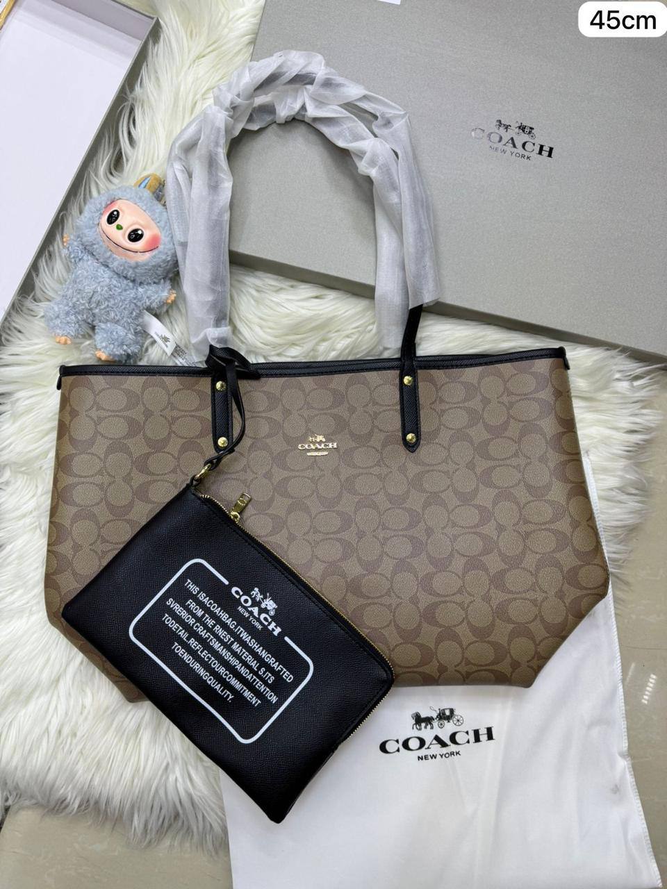 💞 Coach 2 in 1  2️⃣-sided
1️⃣ First quality＋🎁
Big Size : 45 * 30 cm
95 dhs✅
with box 🎁

Zain115
♥️♥️♥️