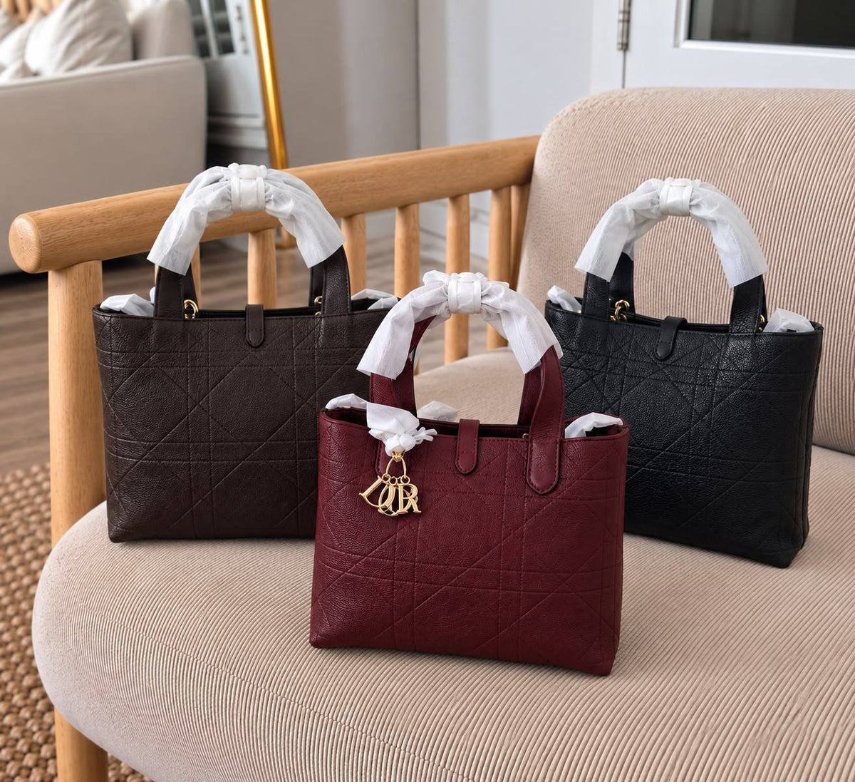 DIOR  
SUPER MASTER QUALITY 
Size :25 cm 
AVAILABLE 

For Price 👇 WhatsApp✅
0568585901 
0507557372
0552275751 Owner Zain 👌

Zain307
♥️♥️♥️