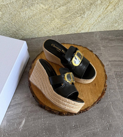 DIOR 
SuperMaster Quality 💯
500 dhs🇦🇪🇦🇪

Size: 36-41💥

Zain171
♥️♥️♥️