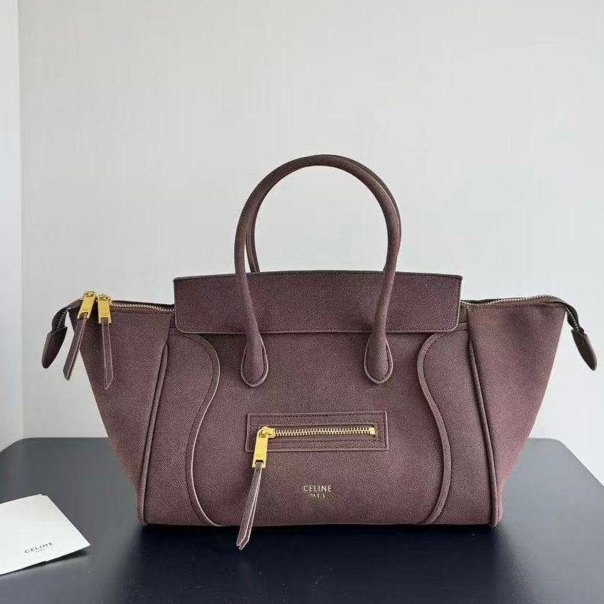 CELINE 
HIGH QUALITY NEW CAME 
135 dhs❤️

Zain39
♥️♥️♥️