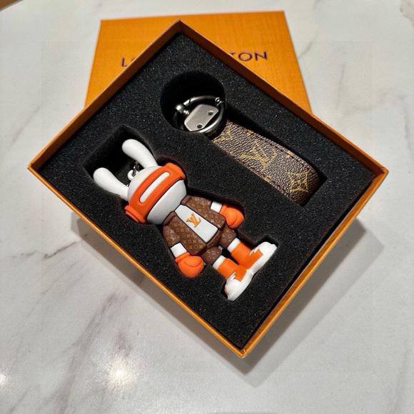 LOUIS VUITTON🦋*
Key chain ⛓️‍💥 
Master quality 💯
With master box 🗃️ 
45 dhs🪙🌨️

Zain216
♥️♥️♥️
