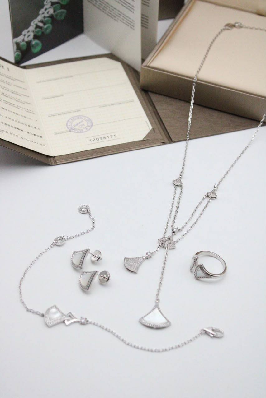 Bvlgari 
Set

230 dhs🇦🇪🇦🇪

Zain122
♥️♥️♥️