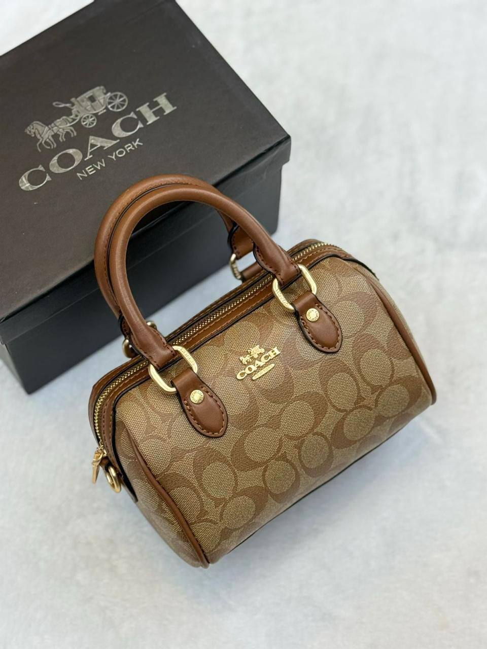 COACH 
PREMIUM QUALITY 💯
90 DHS✅
WITH BOX 📦

Zain28
♥️♥️♥️