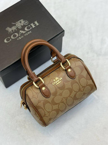 COACH 
PREMIUM QUALITY 💯
90 DHS✅
WITH BOX 📦

Zain28
♥️♥️♥️