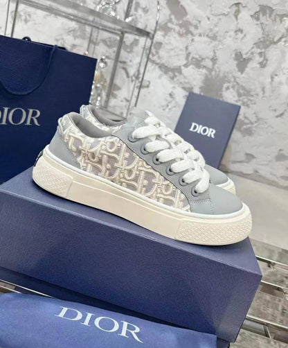 DIOR SHOES
GOOD QUALITY
105 dhs✅
  Size 36-40

Zain40
♥️♥️♥️