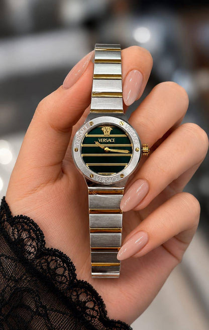 Versace 

watch for ladies 

good quality 
230 dhs🇦🇪🇦🇪

Zain59
♥️♥️♥️