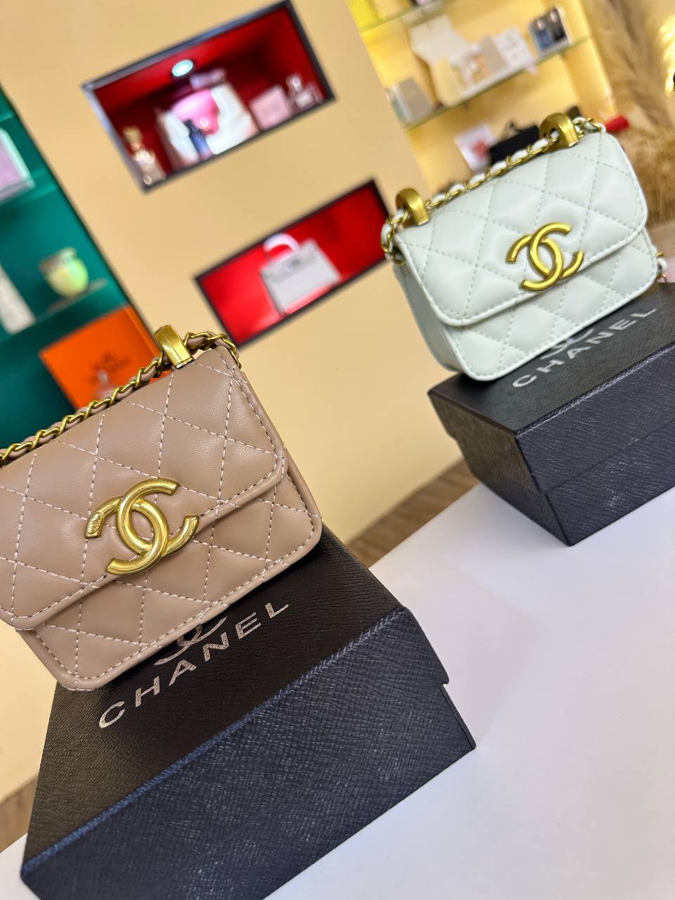 Chanel

80 dhs

Zain31

♥️♥️♥️

Zc