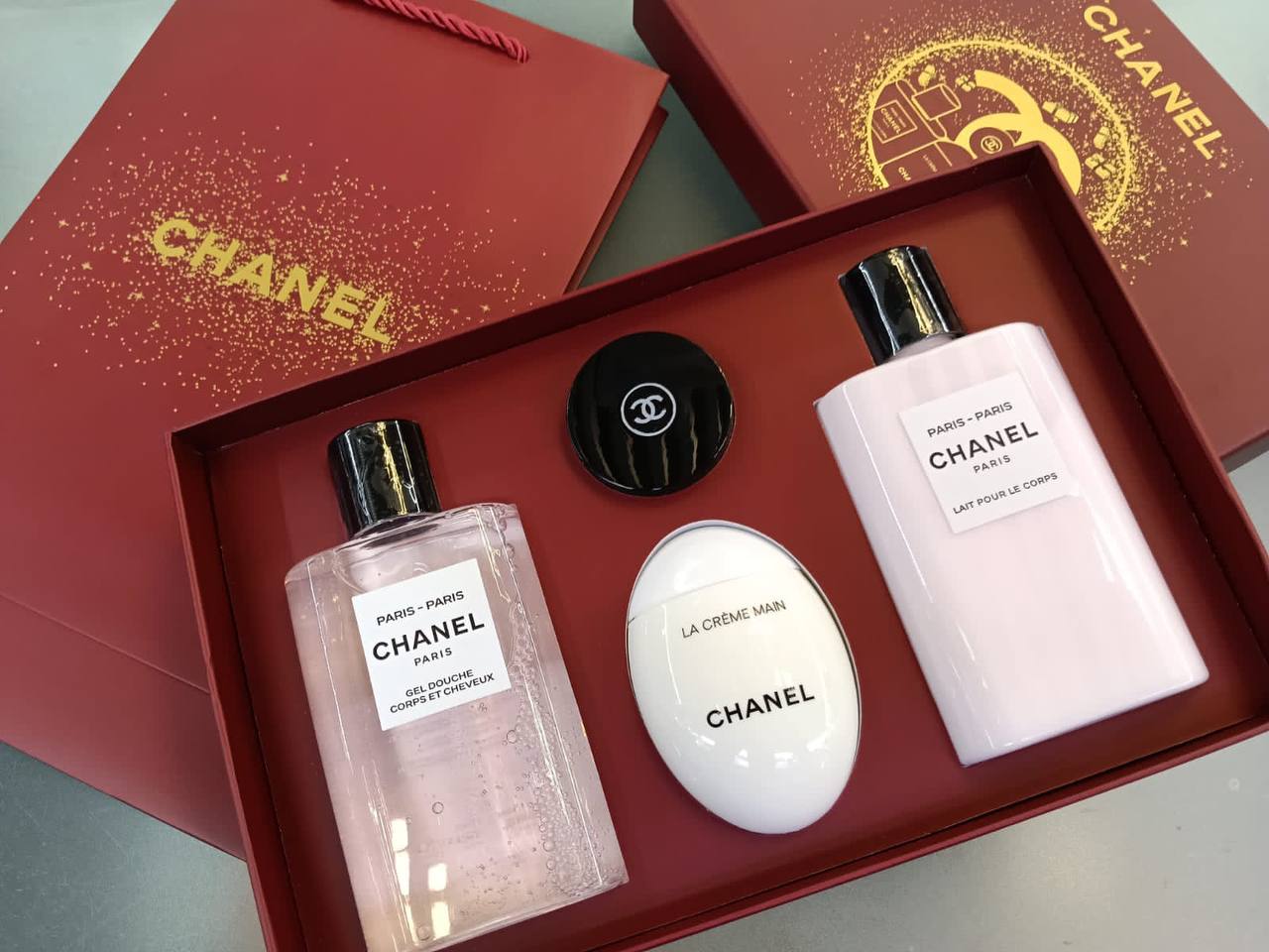 CHANEL 4IN1 RED SET
95 dhs✅

Zain01
♥️♥️♥️