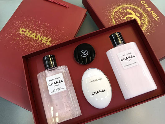 CHANEL 4IN1 RED SET
95 dhs✅

Zain01
♥️♥️♥️