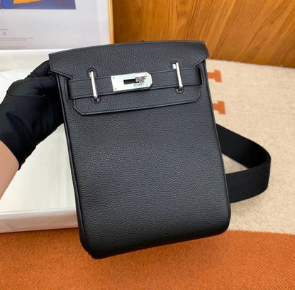 HERMES 

NEW DESIGN 

GOOD QUALITY 

WITH BOX 

110 DHS🇦🇪🇦🇪🇦🇪
Zain295
♥️♥️♥️