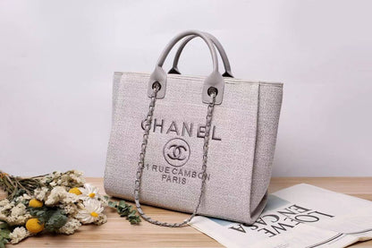 HERMES 
MEDIUM SIZE GOOD QUALITY
  WITH BOX 
🎁🎁🎁

95 dhs✅
Size:24cm

Zain39
♥️♥️♥️