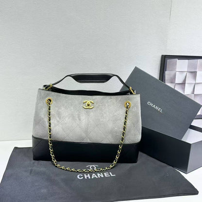 Chanel  
100 dhs❣️
with box 📦 

Good quality 

Zain253
♥️♥️♥️