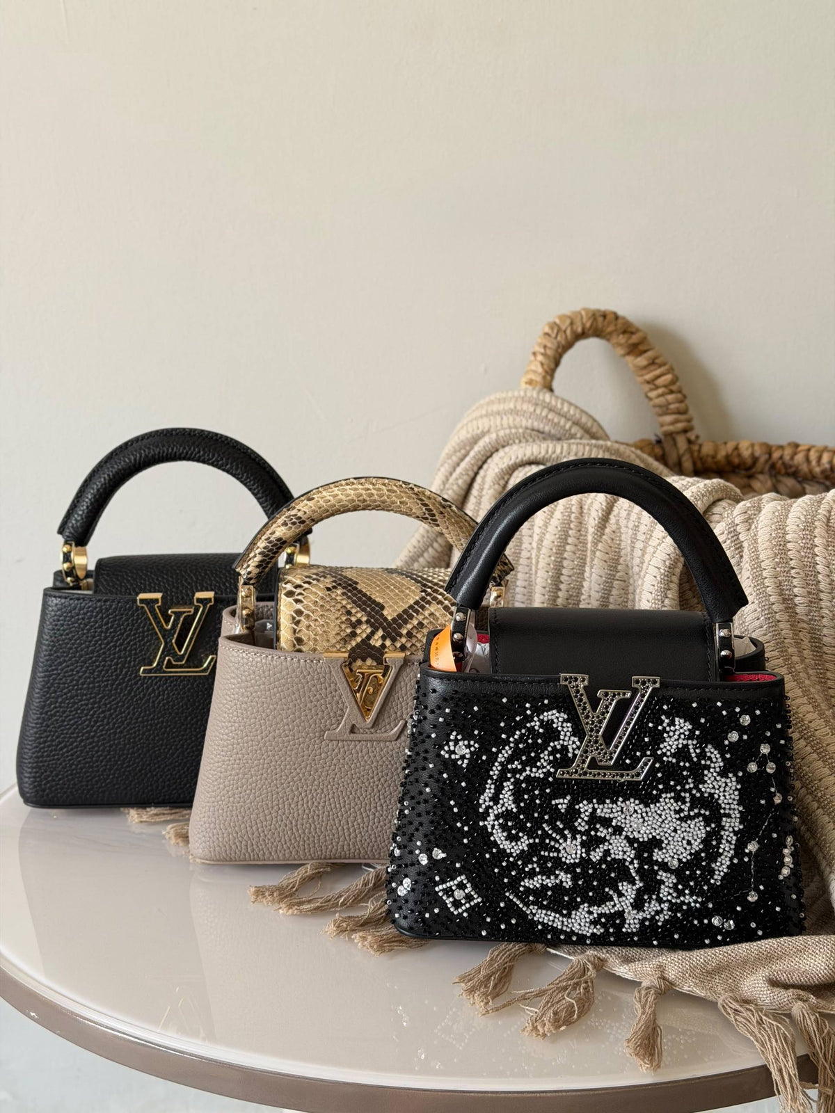 Lv capucines
Size:21 cm 
Super master quality aaa

For Price 👇 WhatsApp✅
0568585901 
0507557372
0552275751 Owner Zain 👌

Zain315
♥️♥️♥️