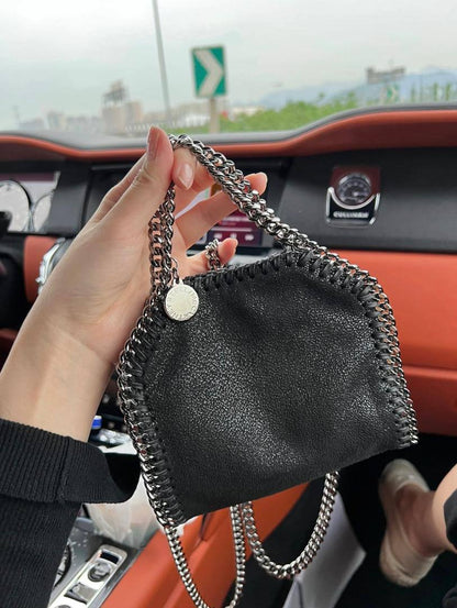 Stella
105 dhs🇦🇪🇦🇪
with box
size 17cm

Zain26
♥️♥️♥️