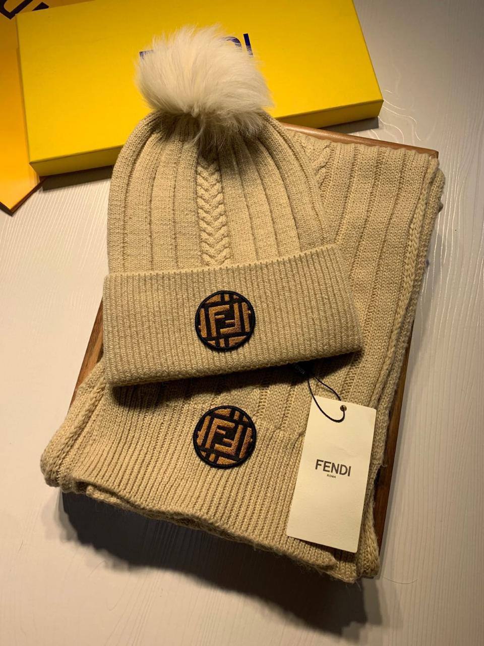 New collections
*Fendi  🇮🇹 Set* 🧣
*super master quality* 💯
350 dhs✅✅

Zain335
♥️♥️♥️