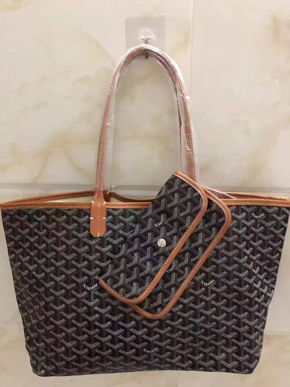 Goyard
85 dhs❤️

Zain143
♥️♥️♥️