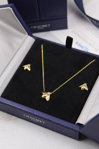 CHAUMET
* ⁠↗️ *Super Master Quality ®️*⬆️
* BEE DE CHAUMET  
* Necklace & Earrings 
Necklace with earings
*140 dhs✅* with *Normal* Box & bag
*260 dhs✅* with *Orignal* Packaging 🎁

Zain209
♥️♥️♥️