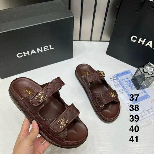 CHANEL SLIPPER
GOOD QUALITY
105 dhs❣️
Size 36 TO 41

Zain40
♥️♥️♥️
