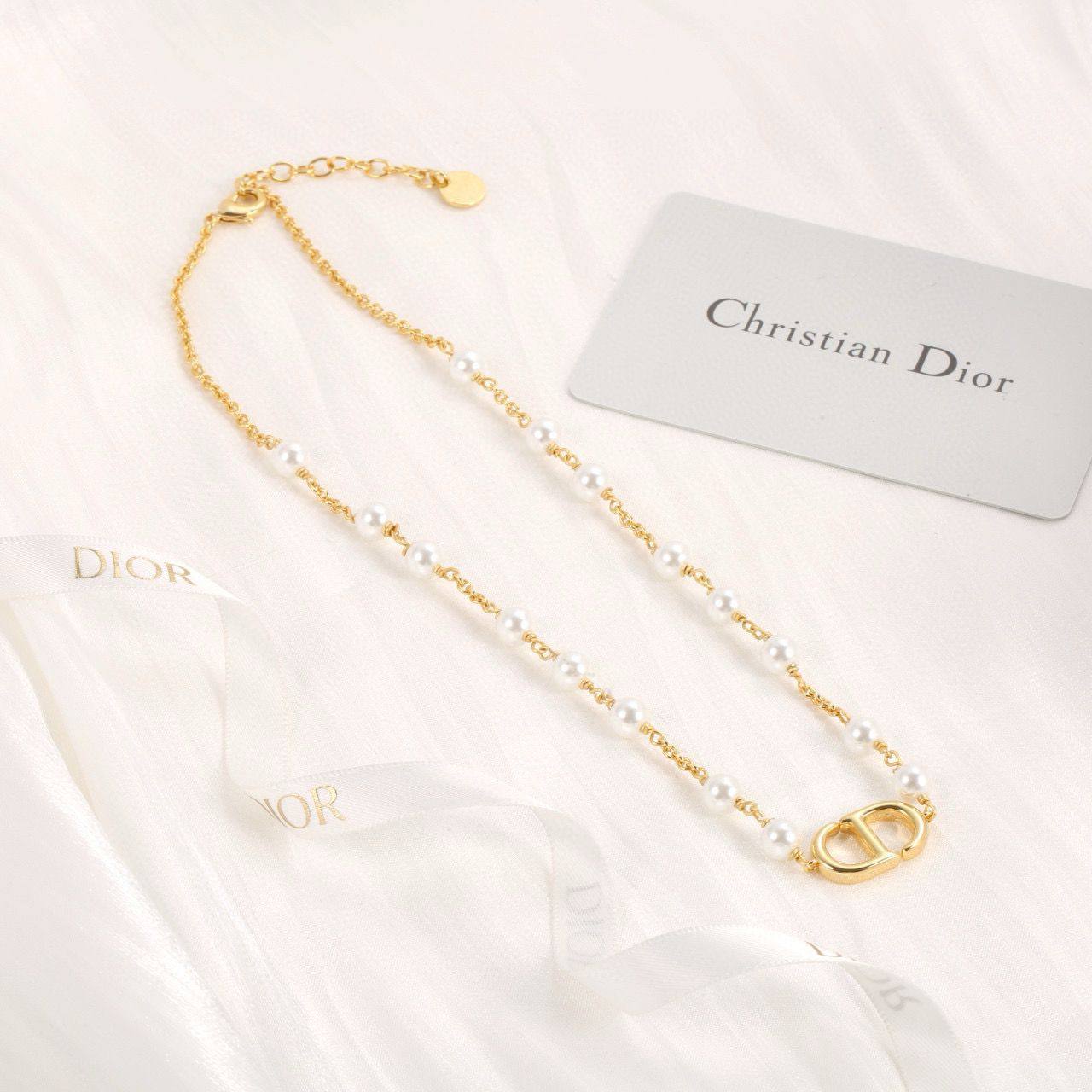 Dior 🦋
Necklace ❤️‍🔥
Earring ❣️
Master quality 💯
With normal boxes 📦 
80 dhs🪙
With master box 🗃️ 
95 dhs🪙

Zain216
♥️♥️♥️
