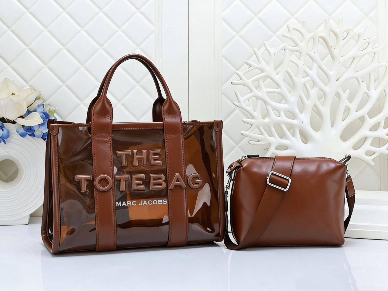 MARC JACOBS
 THE TOTE BAG  
GOOD QUALITY
110 dhs✅

Zain17
♥️♥️♥️