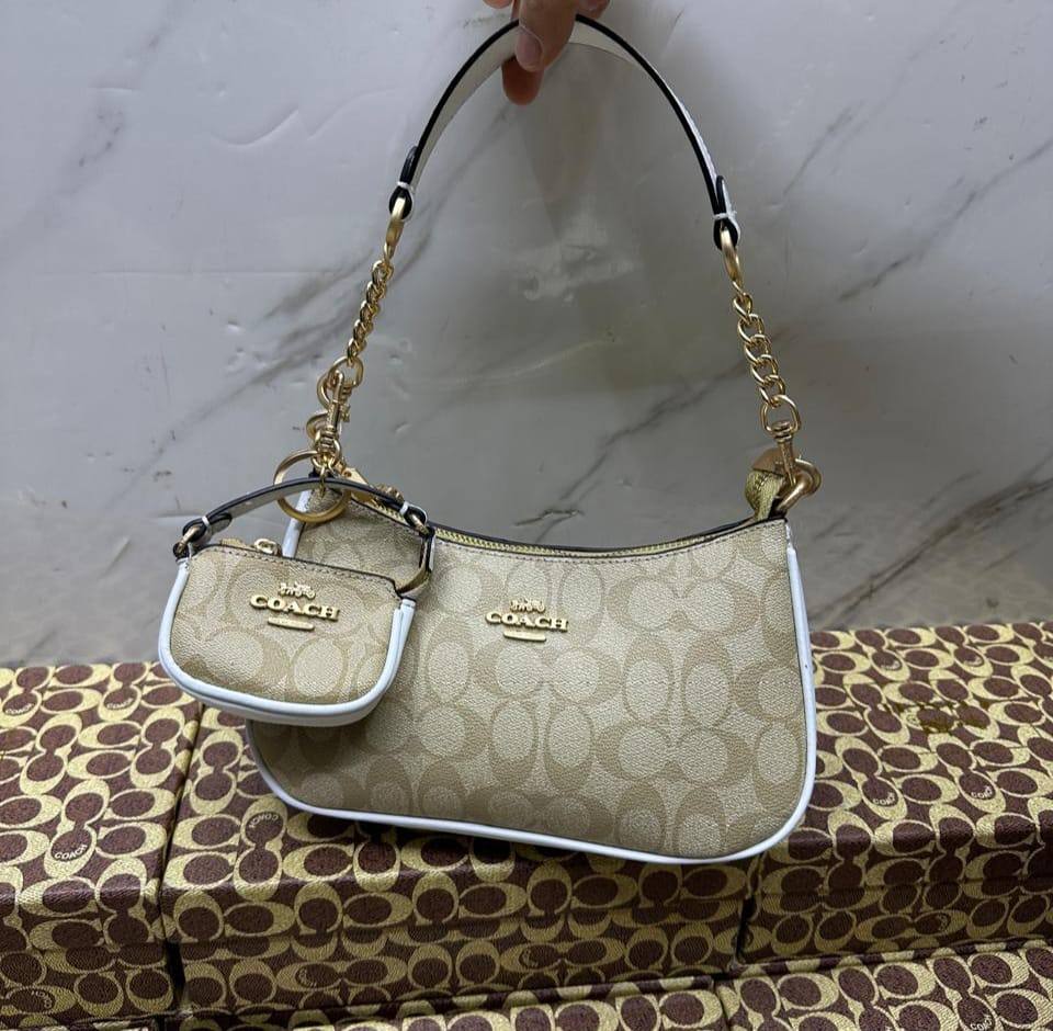 Coach

with box
🎁🎁🎁

95 dhs🪙🌨️

Zain143
♥️♥️♥️
