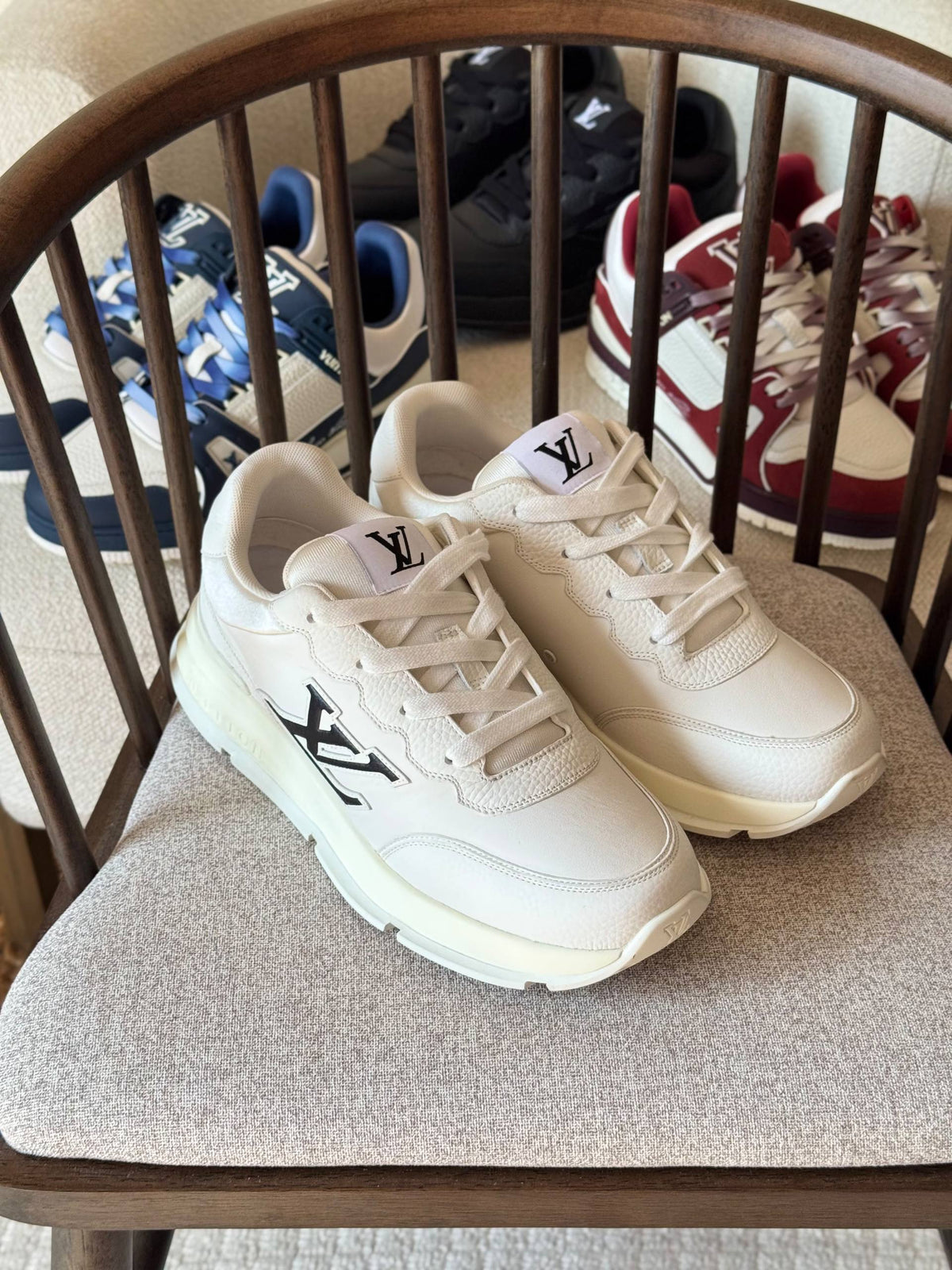 LV

AAA quality

size: 40 to 46
560 dhs🇦🇪🇦🇪

Zain185
♥️♥️♥️