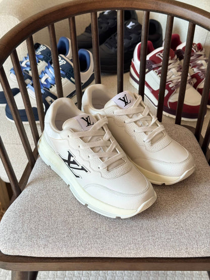 LV

AAA quality

size: 40 to 46
560 dhs🇦🇪🇦🇪

Zain185
♥️♥️♥️