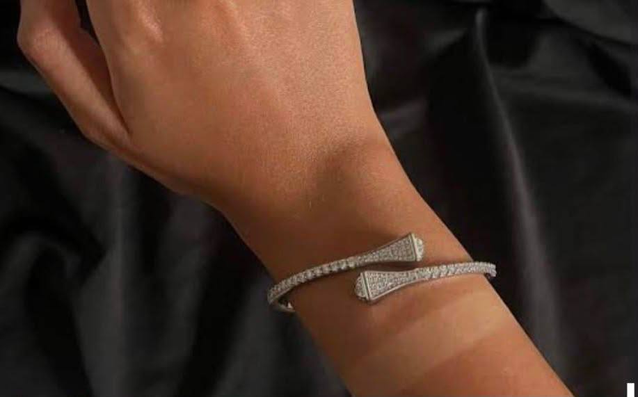 MARLi ❤️‍🔥*
Bangle 🦋
Master quality 💯
With normal boxes 🗃️ 
60 dhs💓

Zain216
♥️♥️♥️