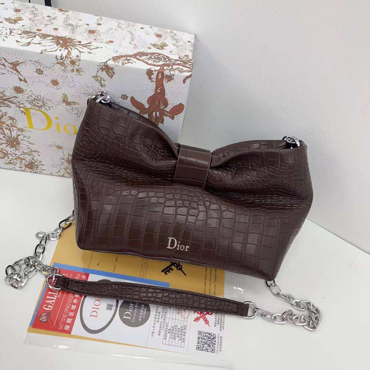 Dior
90 dhs🇦🇪🇦🇪
with box

Zain265
♥️♥️♥️