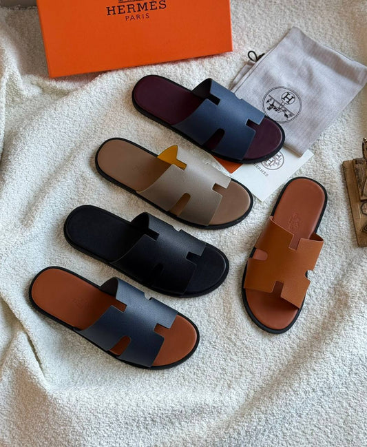 New. Hermes men slippers 

  Size  . 40.  to 45

100 dhs🪙🌨️

Zain80
♥️♥️♥️