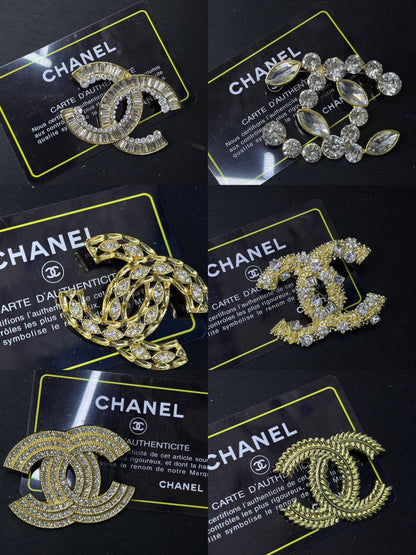 BROOCH Jewelry 🔥*
Non tarnish 💯
good quality 💯
With black boxes 🗃️ 
20 dhs❣️
With normal boxes 📦 
And paper bag🛍️
30 dhs❣️

Zain216
♥️♥️♥️