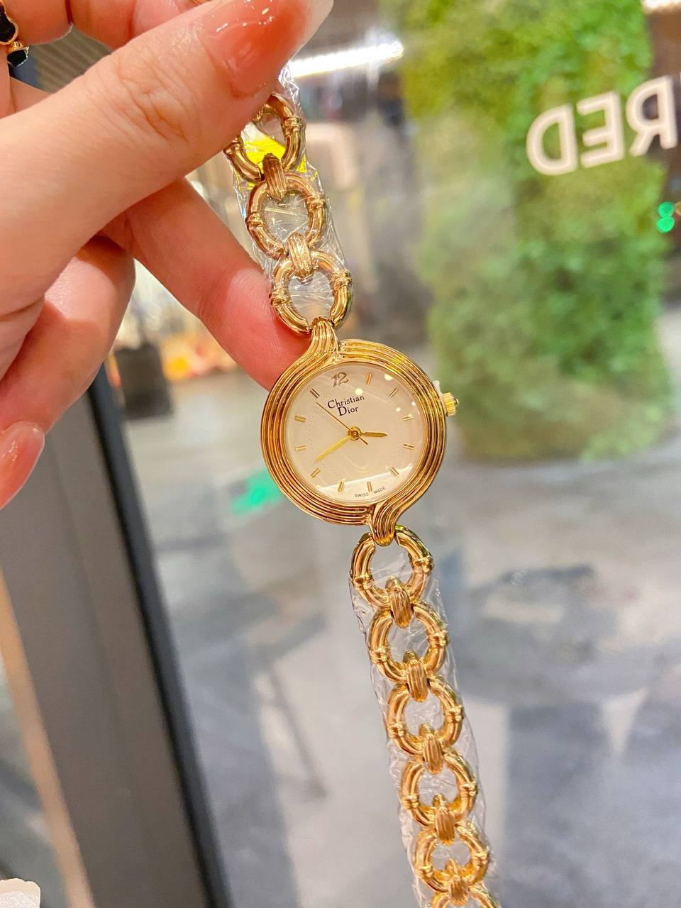Dior
80 dhs✅

Zain07
♥️♥️♥️