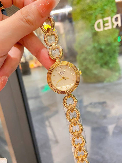 Dior
80 dhs✅

Zain07
♥️♥️♥️