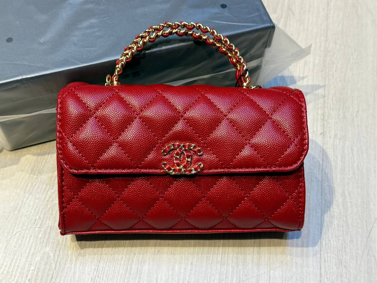 CHANEL

19cm

95 dhs🪙

with  Box
🎁🎁🎁

Zain44
♥️♥️♥️