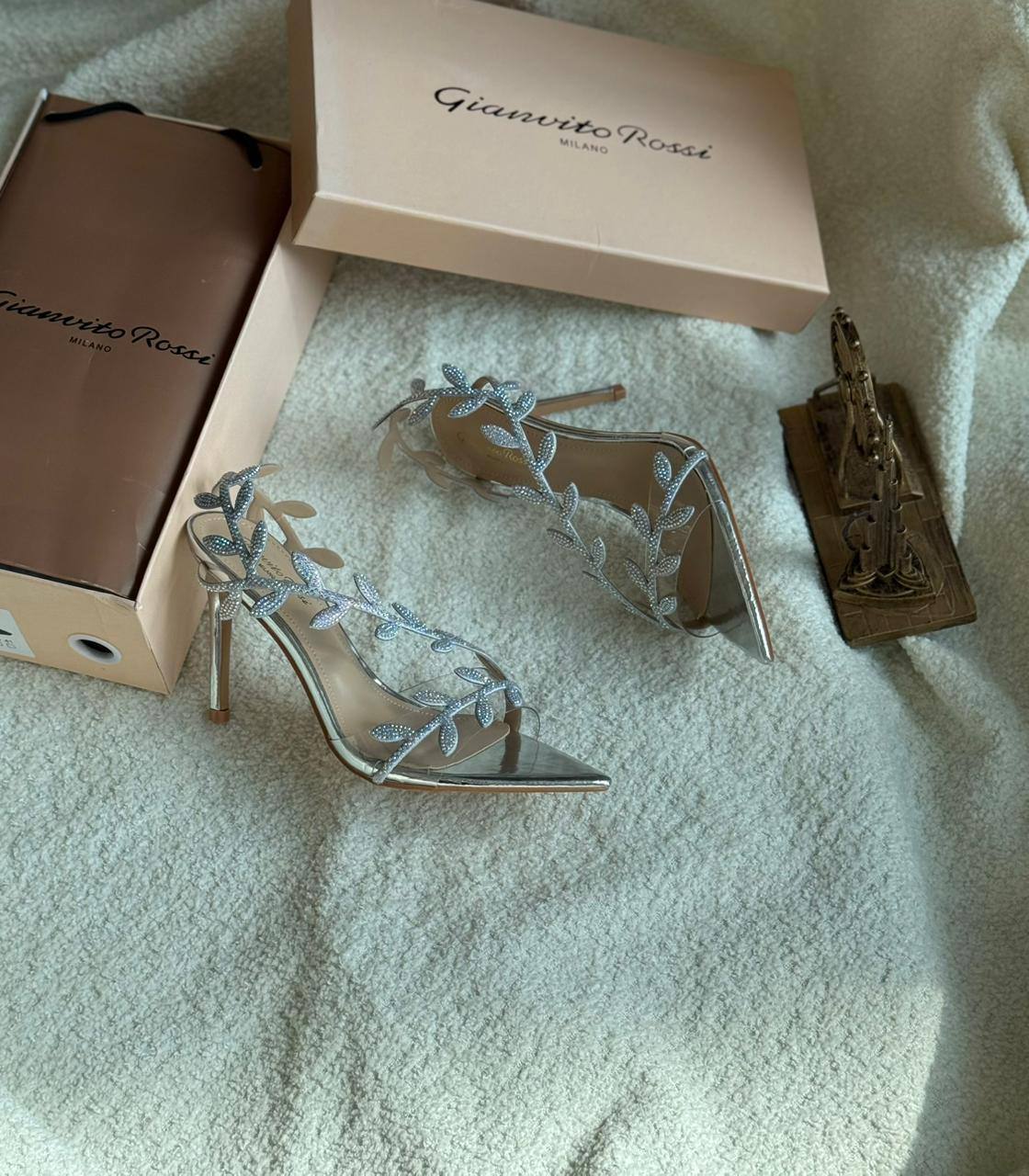 New. Rossi  heel 

   Size  .  36.  to 41

120 dhs🪙💚

Zain80
♥️♥️♥️