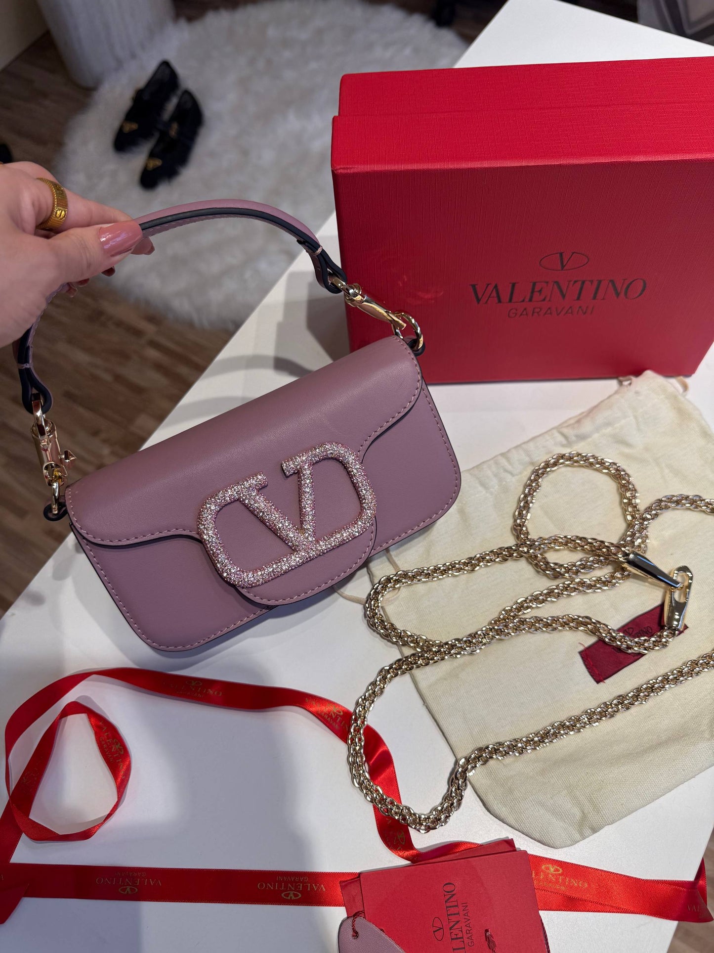 Valentino super master

900 dhs
With full package 

Zaincornerstore

اطلبوها من الوتس المثبت في الأعلى👆🏻👆🏻

تواصلو معنا 👈🏻 Zain 
For order WhatsApp pinned 👆🏻

♥️♥️♥️