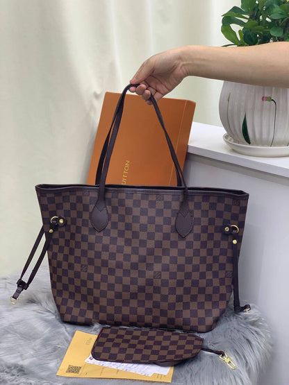 LV

SIZE 33CM

90 dhs🇦🇪🇦🇪
Withbox 

Zain244
♥️♥️♥️